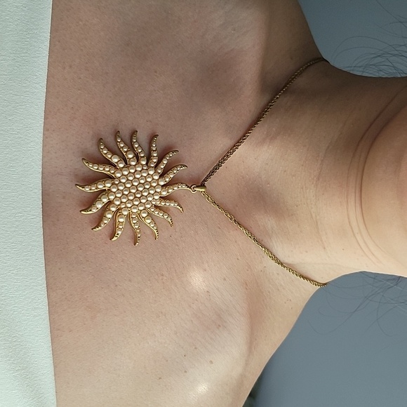 Sun pendant necklace - Picture 2 of 5